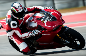 1920x1080 мото, байк, мотоциклист, Дукати, Ducati, вид сбоку, в движении обои